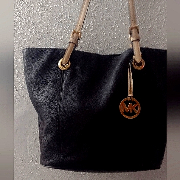 Michael Kors medium tote brown 11 x  17. - Picture 1 of 16
